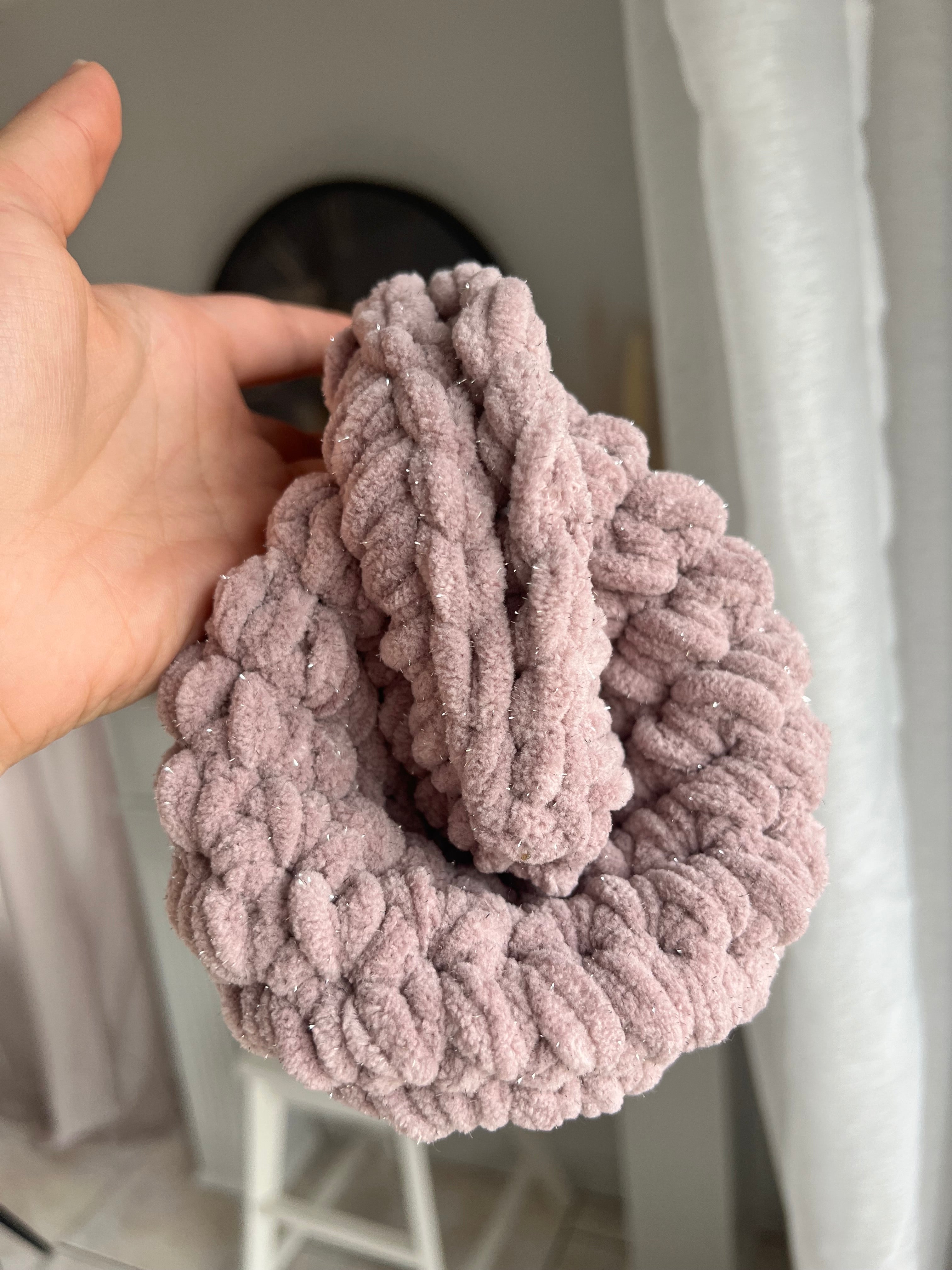 Cozy Clutch Rose